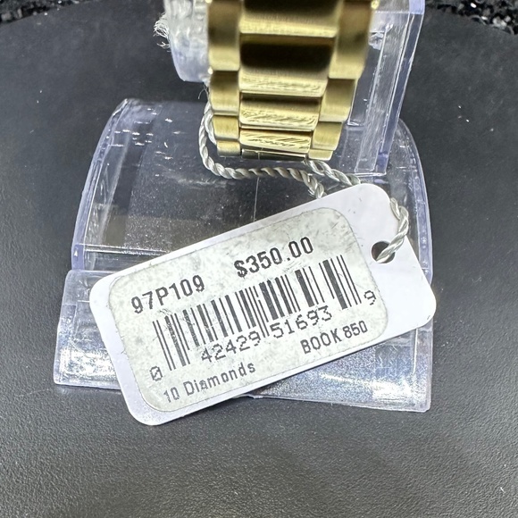 Women's NWT Mother-of-Pearl Face w/Diamonds Affixed to a Gold Bracelet & Bezel - Picture 6 of 6